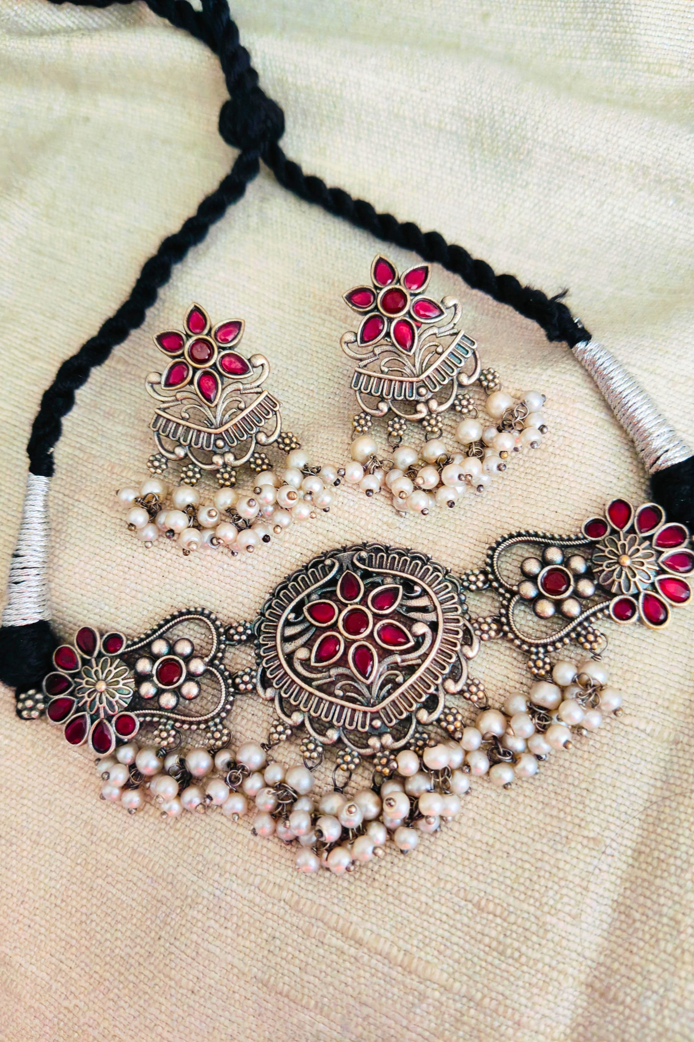 Silver Stone Choker Set With Beautiful Studs