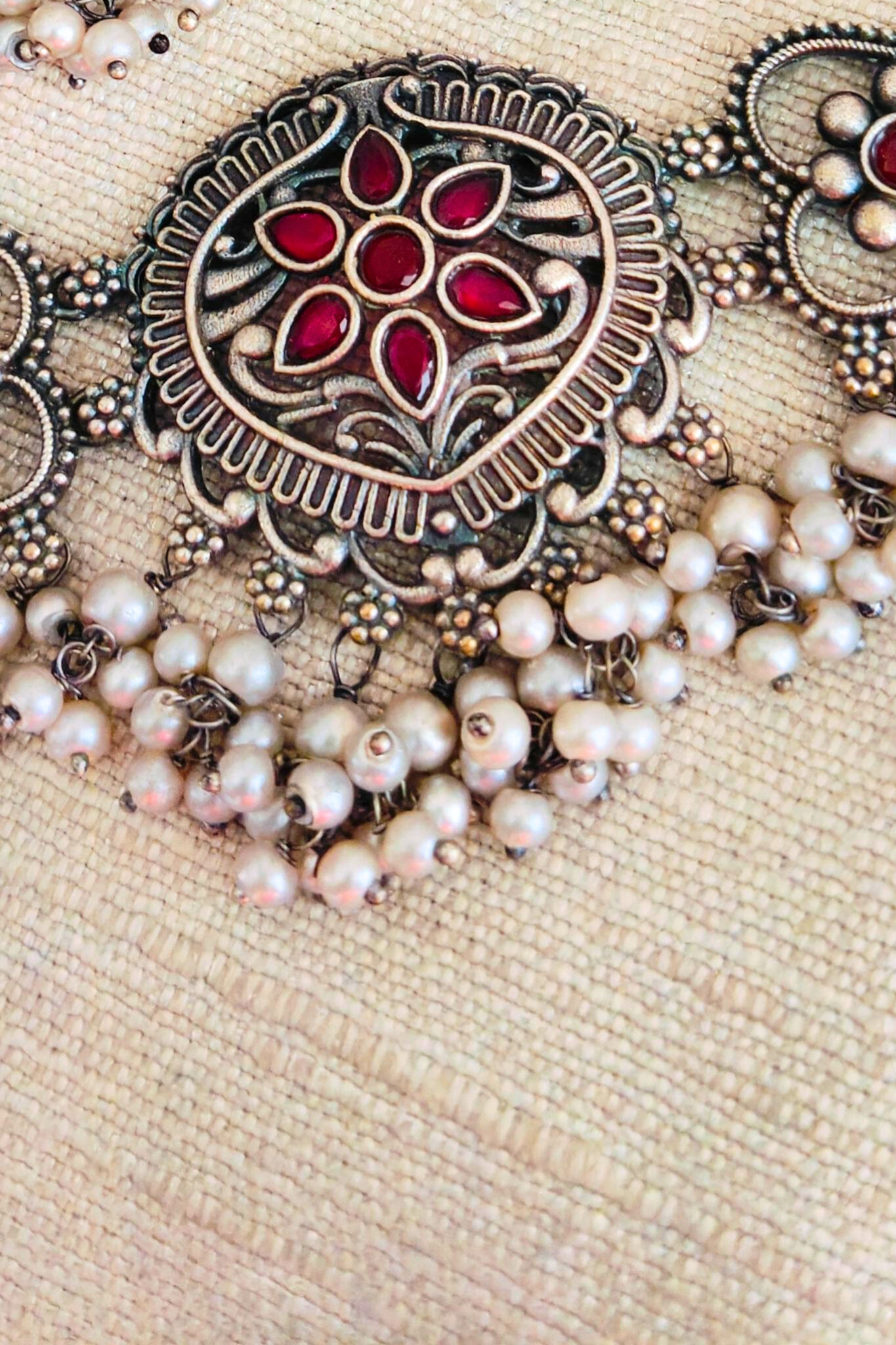 Silver Stone Choker Set With Beautiful Studs