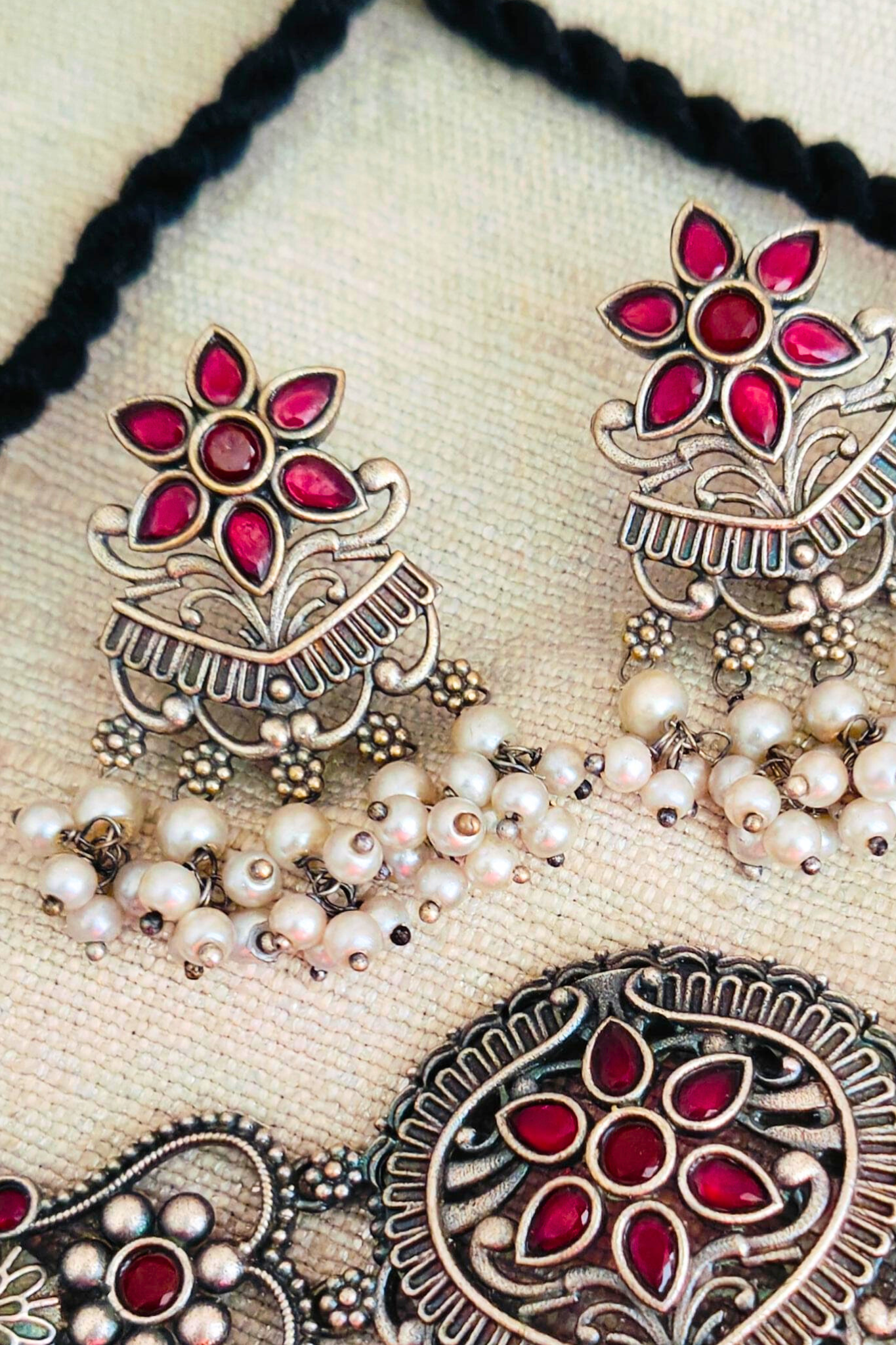 Silver Stone Choker Set With Beautiful Studs