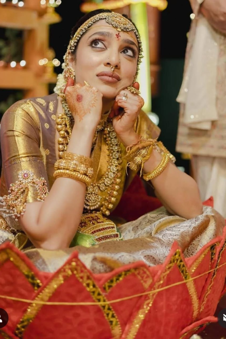 Gorgeous Gold & Silver Kanjivaram Silk Saree with Heavy Pallu and Border with Blouse