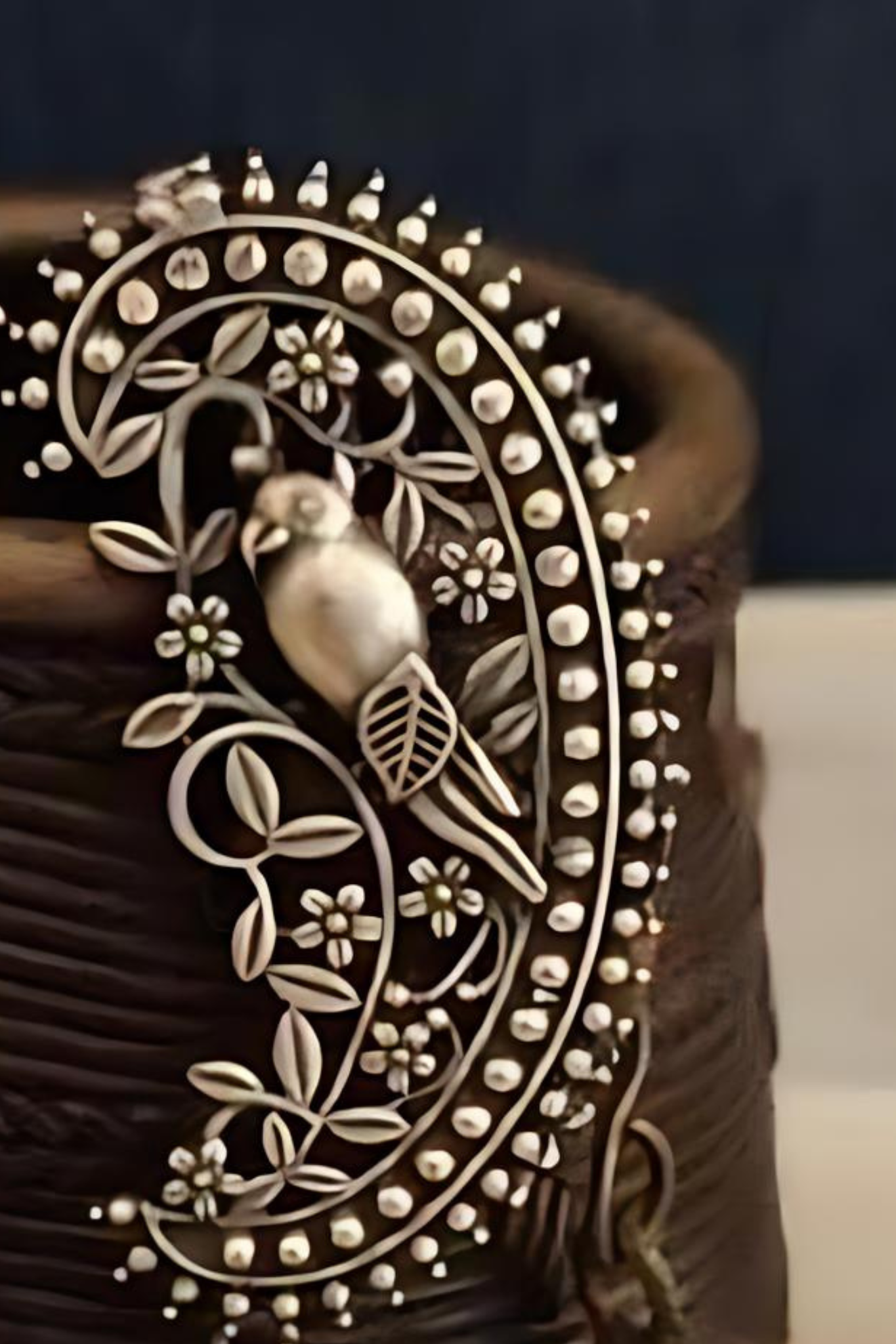 PARROT EARRING WITH CARVING