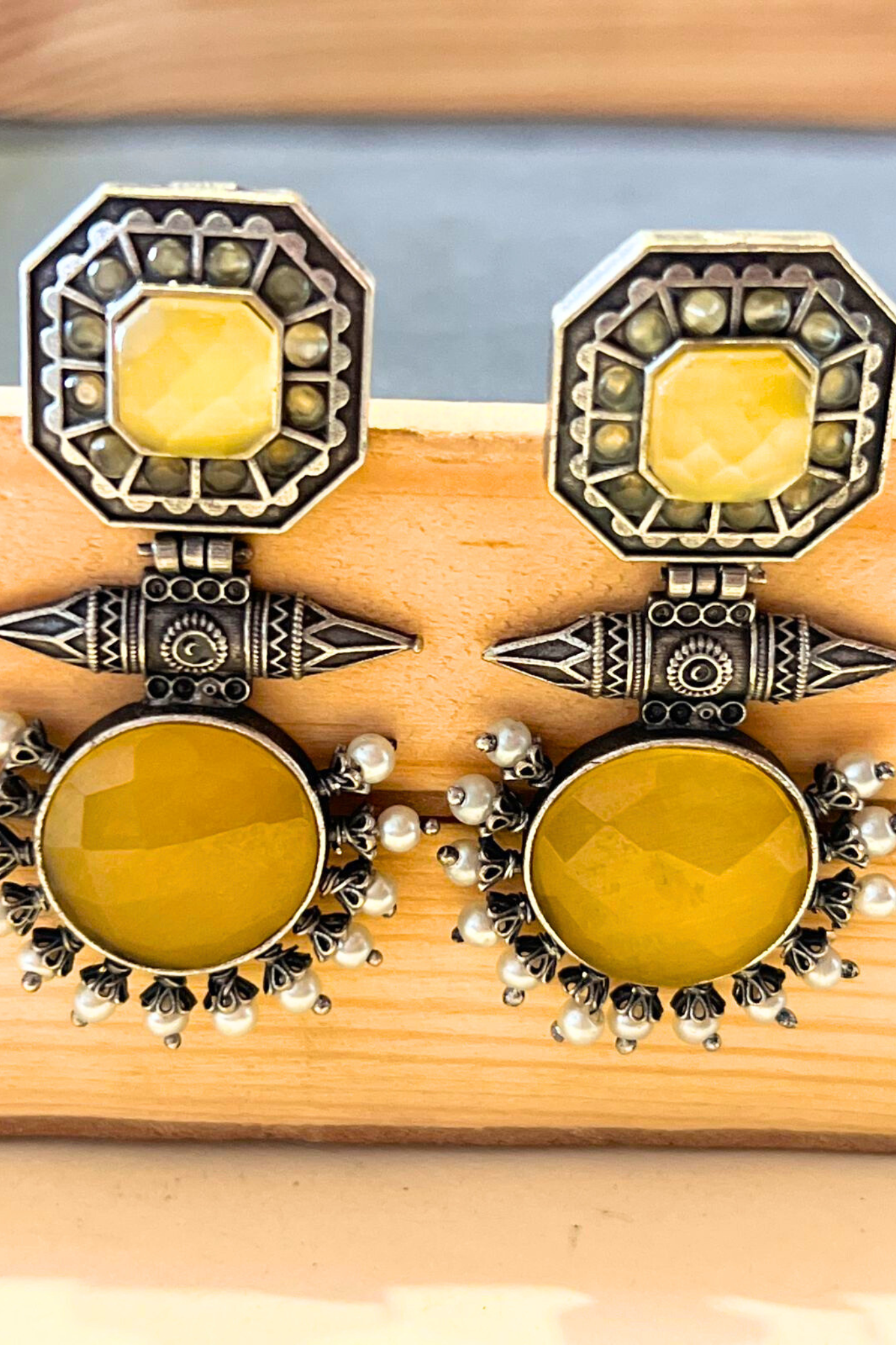Original Stone Silver-look Studs (Yellow Stone)