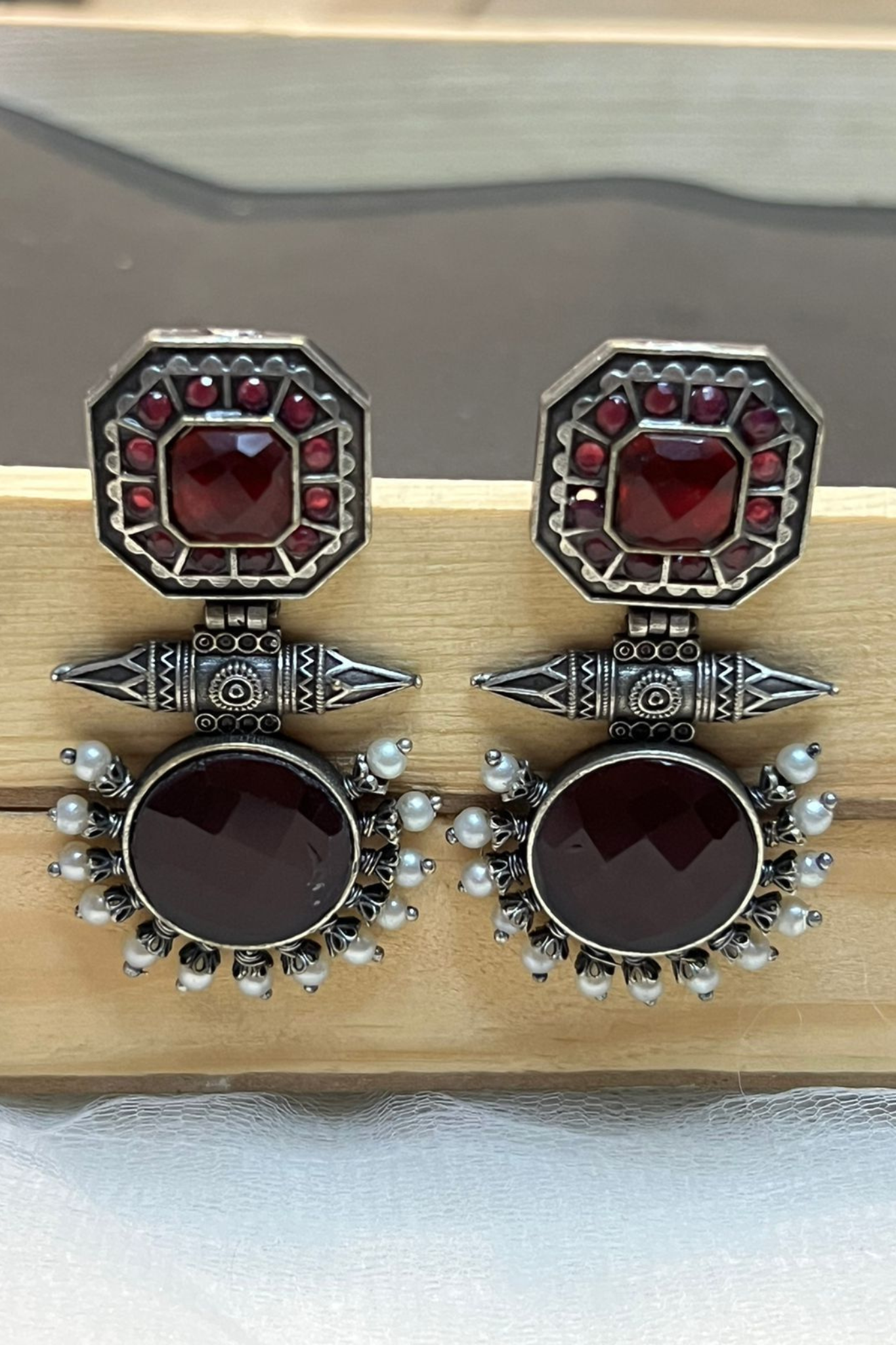 Original Stone Silver-Look Stud Earrings – Deep Red with Pearl Drops